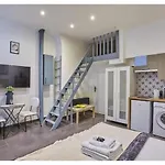 Studio Center Of Paris Montmartre By Studio Prestige